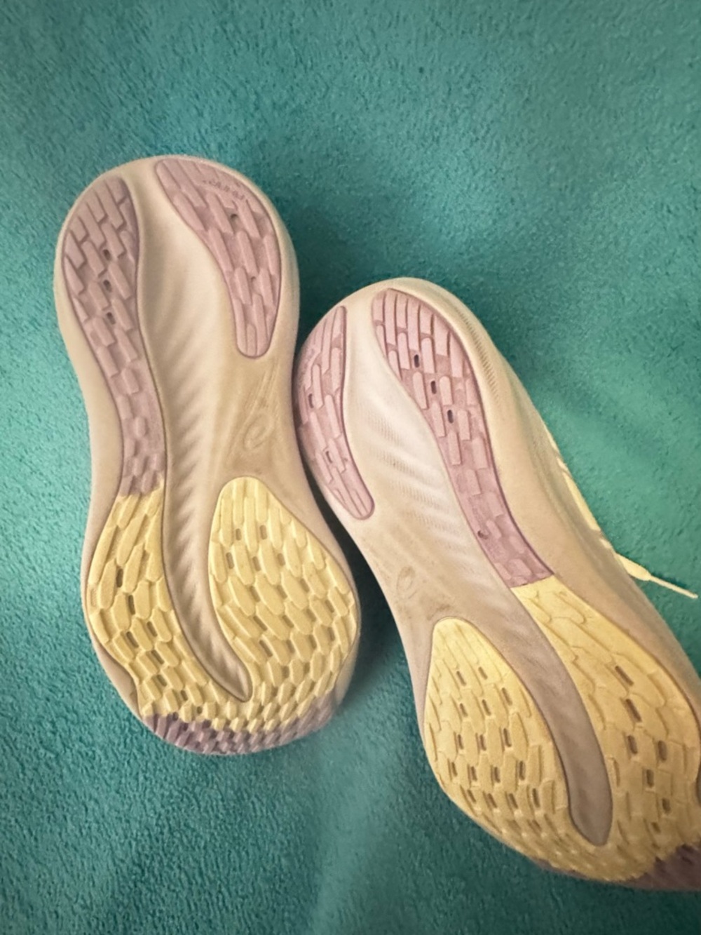 ASICS Women’s Running Shoes in Light cream & light lilac trim - Picture 5 of 8